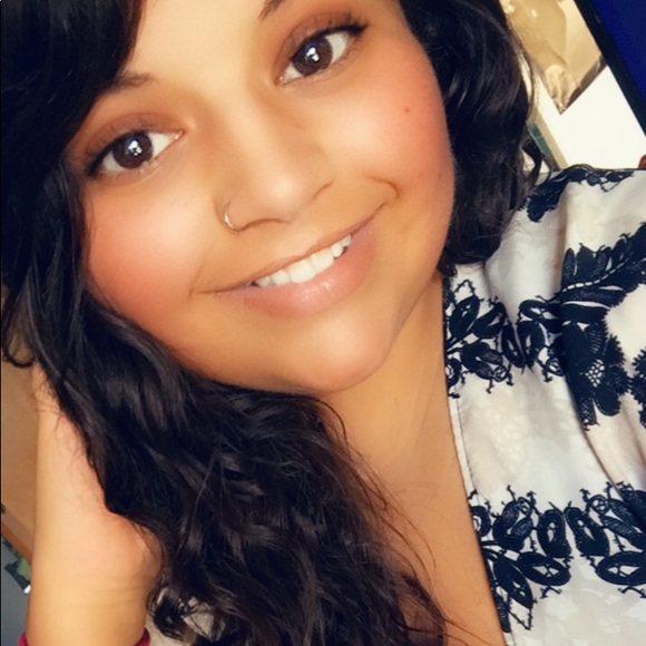 Meet your Posher, Nikki - Picture 3 of 3